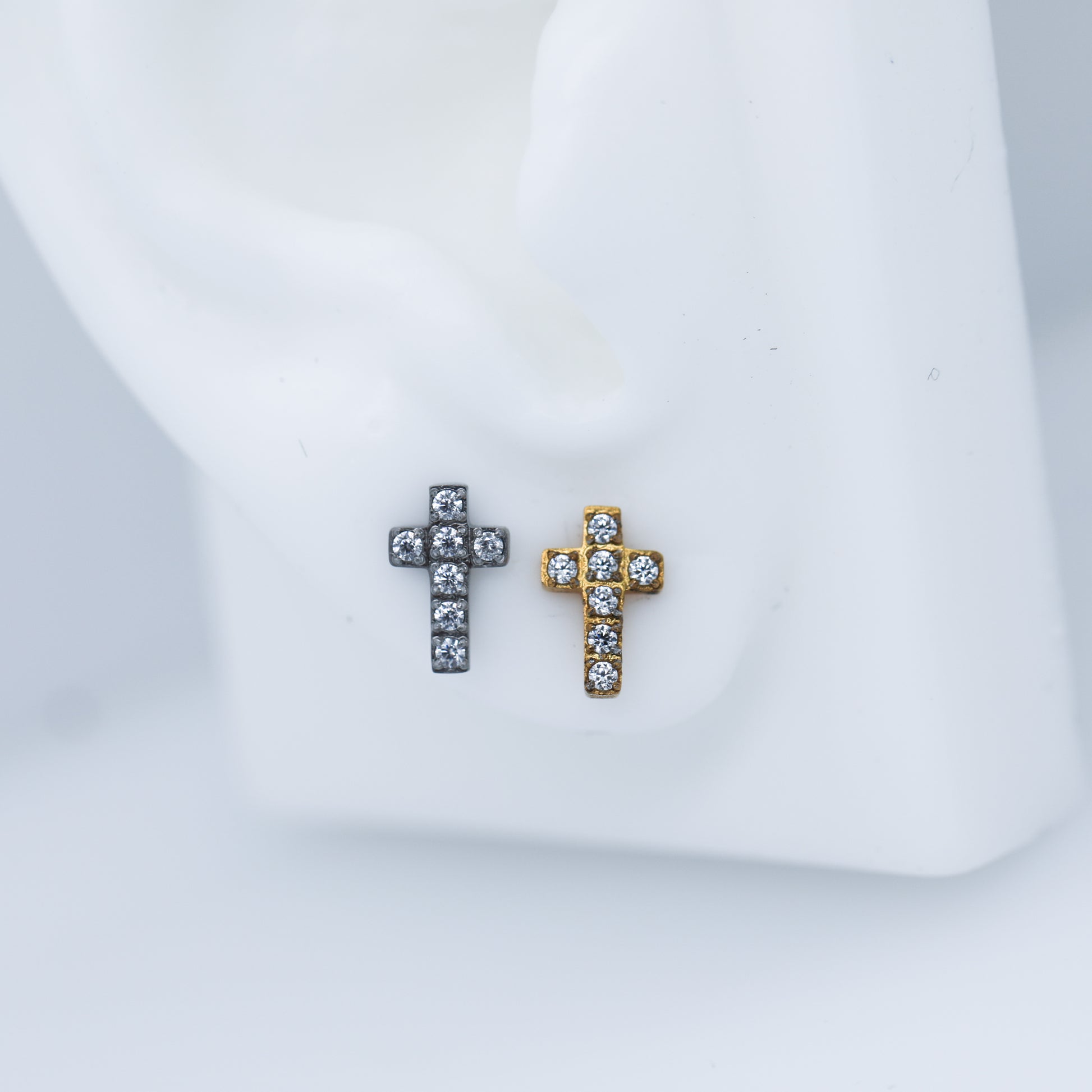 Tiny Gem Cross Labret