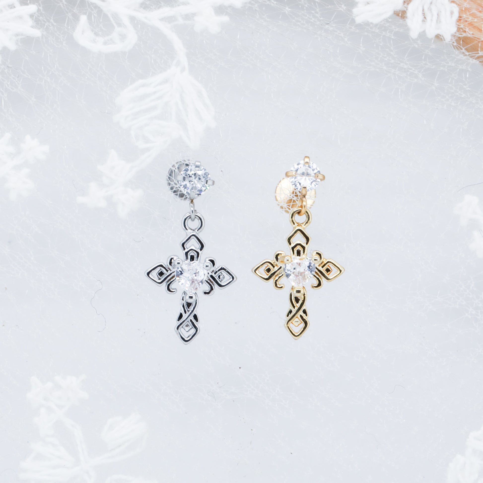 Dangle Gem Cross Labret