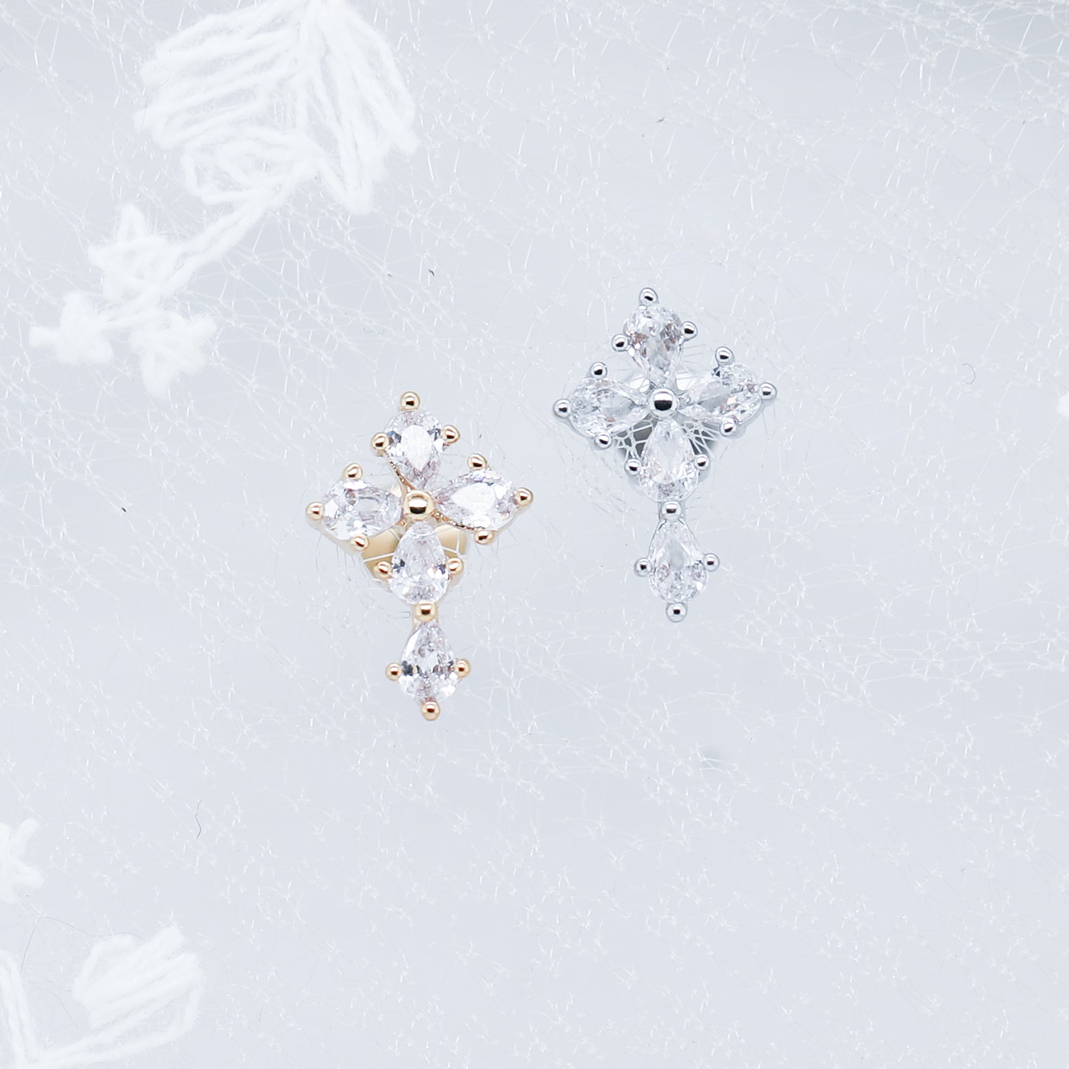 Threadless Gem Cross Labret